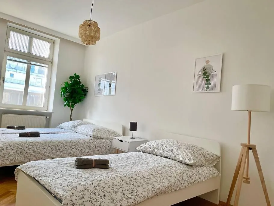 110M2 Stylish 4 Bedroom Apartment Vienna
