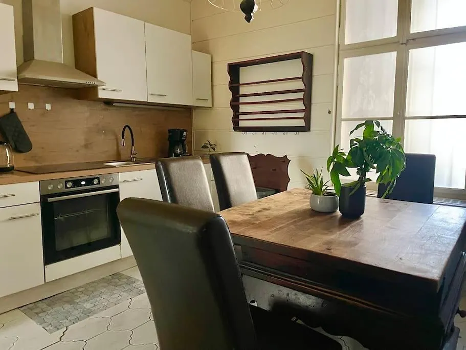 110M2 Stylish 4 Bedroom Apartment Vienna Austria