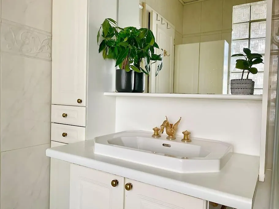 110M2 Stylish 4 Bedroom Apartment Vienna Austria