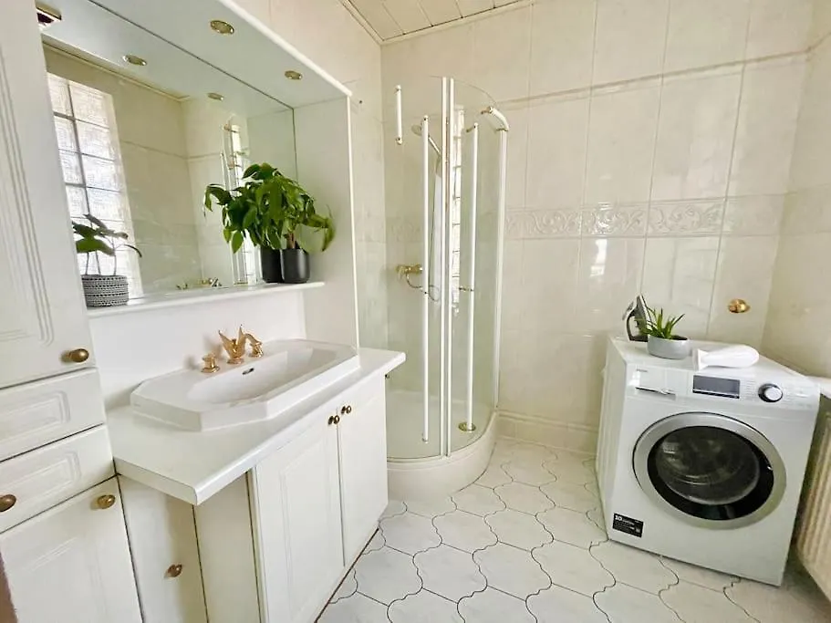 110M2 Stylish 4 Bedroom Apartment Vienna