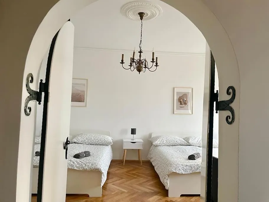 110M2 Stylish 4 Bedroom Apartment Vienna 0*,  Austria