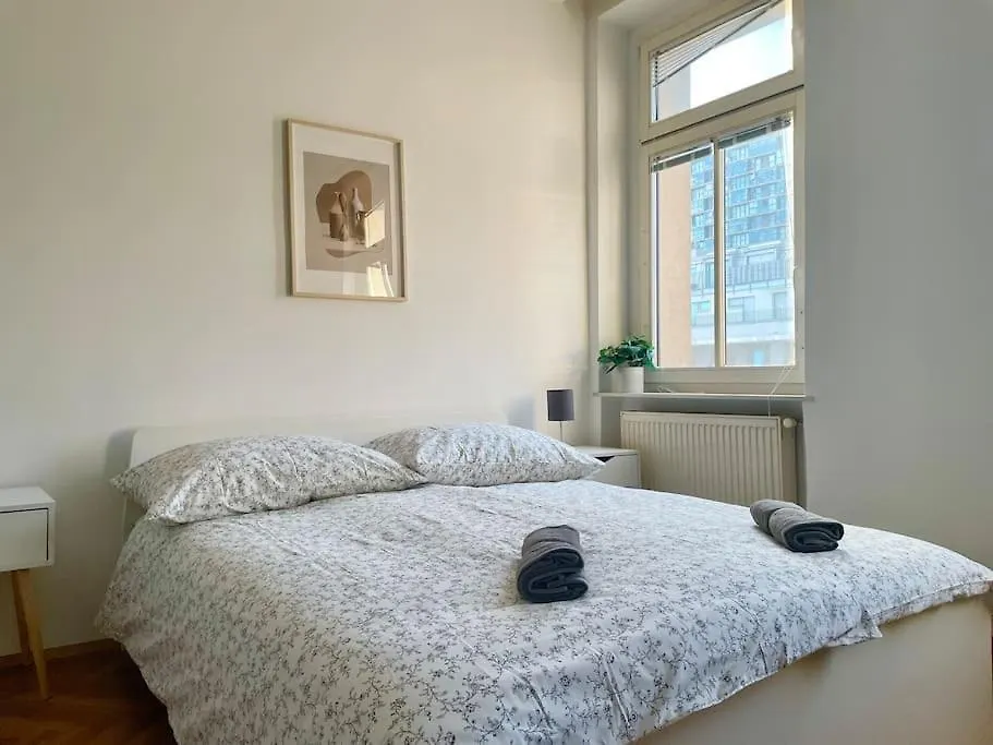 110M2 Stylish 4 Bedroom Apartment Vienna 0*,  Austria