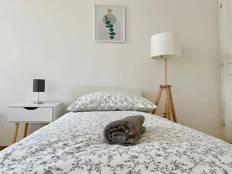 110M2 Stylish 4 Bedroom Apartment Vienna