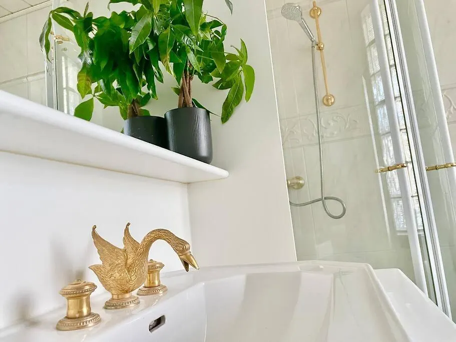 110M2 Stylish 4 Bedroom Apartment Vienna