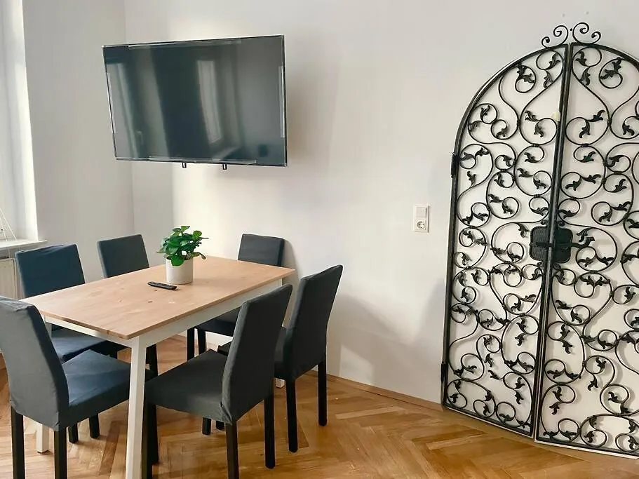 110M2 Stylish 4 Bedroom Apartment Vienna