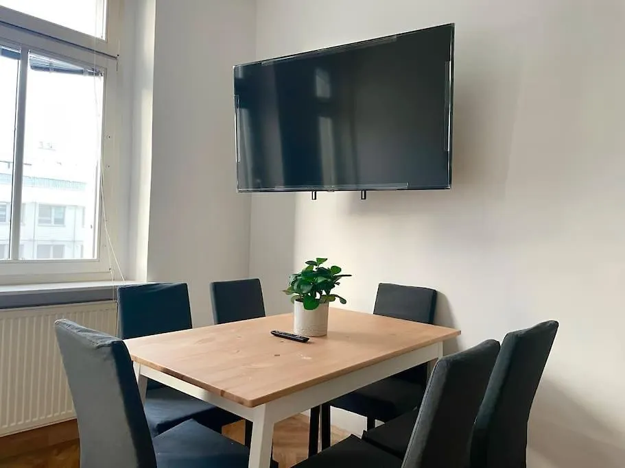 110M2 Stylish 4 Bedroom Apartment Vienna